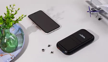 Беспроводное ЗУ "Fast & Furious", 10000 mAh, с быстрой (22.5W/15W) зарядкой, с магнитным кабелем и набором переходников, с подсветкой логотипа