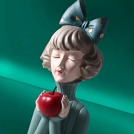 Статуэтка  "Девушка с яблоком", цвет зеленый 