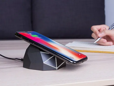 Док-станция с быстрой беспроводной зарядкой Geo Dock