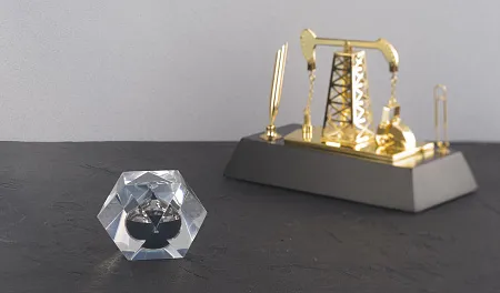 Пресс-папье "Нефтяная капля"