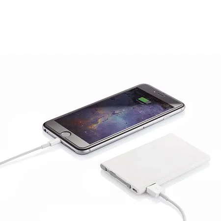 Зарядное устройство 2500 mAh белое