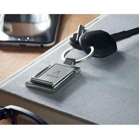 Металлический брелок-подставка