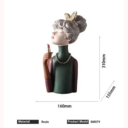 Статуэтка  "Девушка с помадой" 