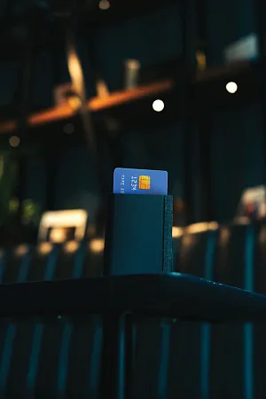 Картхолдер Seekcard с технологией Find My