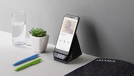 Настольные часы "Smart Pyramid" с bluetooth колонкой (3Вт) и беспроводным (15W) зарядным устройством, с подсветкой логотипа