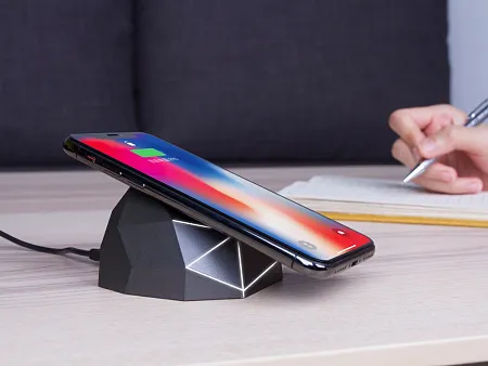 Док-станция с быстрой беспроводной зарядкой Geo Dock