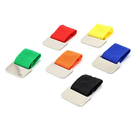 Металлический шильд с цветным ремешком (съёмный), белый