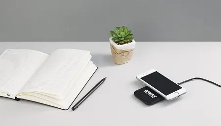 Настольное беспроводное зарядное устройство c подсветкой логотипа