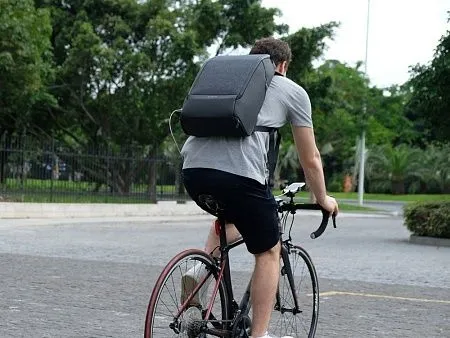 Водостойкий антикражный рюкзак FlexPackPro для ноутбука 15.6