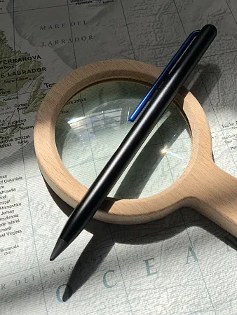 Карандаш GrafeeX с синим клипом в чехле