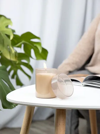 Ароматическая свеча Flikka, сосна и кипарис, бежевая