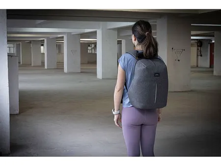 Водостойкий рюкзак с защитой от краж Phantom Mini для ноутбука 16