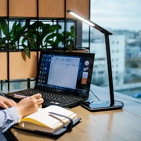 Настольная лампа Lumos, Ultramarine, с беспроводной зарядкой, синяя