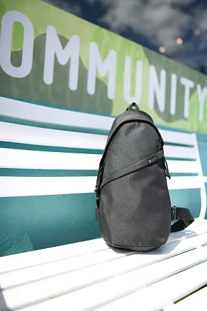 Рюкзак-слинг Renew из rPET AWARE™