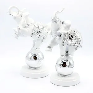 Набор статуэток "Слоны на шарах"