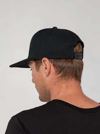 Бейсболка Snapback с прямым козырьком, черная
