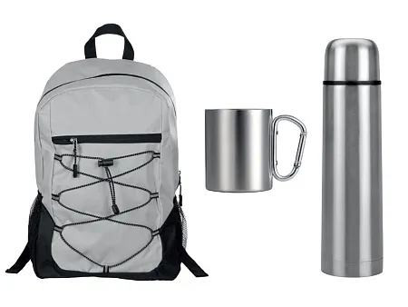 Набор туриста с термосом и кружкой в рюкзаке