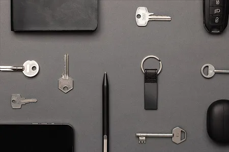 Брелок Luxury из полиуретана и переработанного цинка RCS