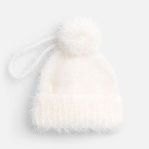 Подвеска на елку «Вьюшка», шапочка, белая